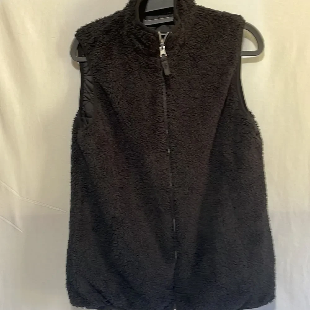 Free Country reversible puffer/faux fur vest. Size Small. Black